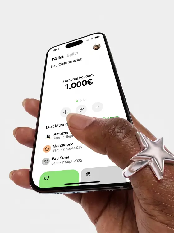 The SplitWise app in the hand