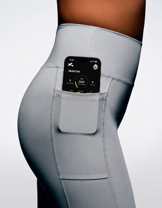 The Kinvo leggings, phone in the pocket